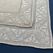 2 centrini vintage antichi quadrati in tela ricamata 23 cm lino beige