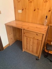 scrivania cameretta  usata in legno pino L120xh75xp57 in buone condizioni