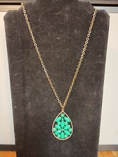 Collana floreale verde