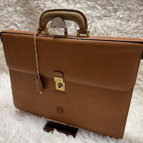 Loewe valigetta anagramma - valigetta,