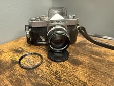 Konica AUTOREFLEX T fotocamera reflex pellicola 35 mm con Hexanon F = 57 mm e custodia