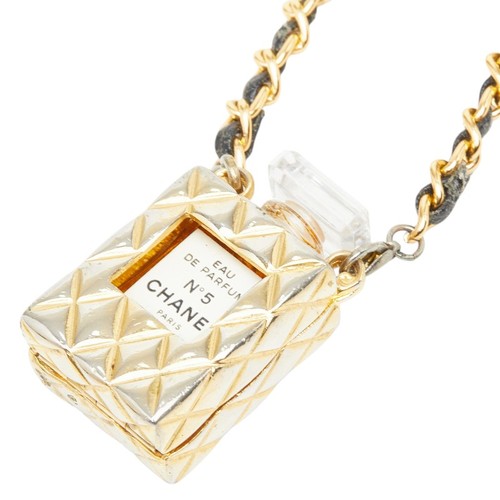 Chanel collana con ciondolo - n.,