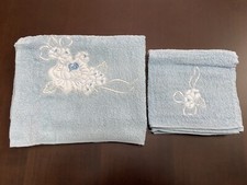 ASCIUGAMANI E OSPITE SPUGNA AZZURRO CON APPLICAZIONE E RICAMO 60X100 E 40X60cm