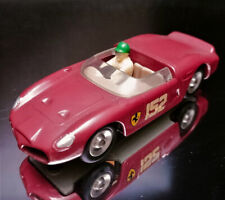 AUTO SOLIDO FERRARI 2L5 129 CON PILOTA CASCO VERDE NUMERO GARA 152 ORIGINALE