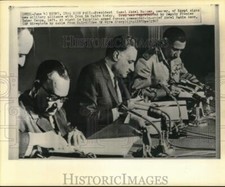 Foto stampa 1967 Gamal Abdel Nasser insegne alleanza militare con l'Iraq al Cairo