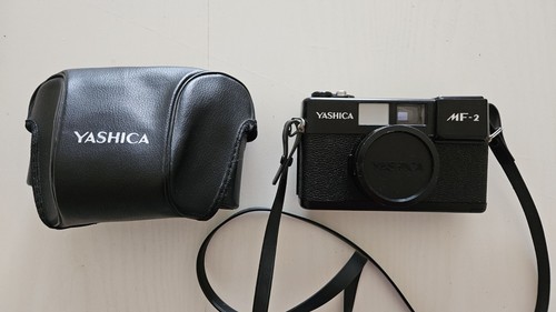 Fotocamera analogica yashica - analogica,