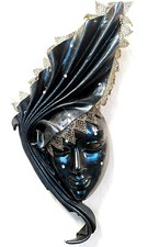 Fiamma Nera - Maschera di carnevale veneziana in cartapesta, cuoio e macramè