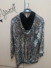 vestito nuovo con etichetta