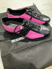 Scarpe monodesign nere e rosa