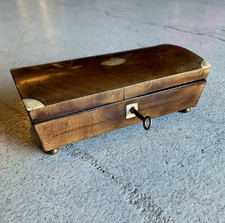 ANTICO COFANETTO LEGNO INTARSIATO SERRATURA CHIAVE PIEDINI OTTONE ART DECO