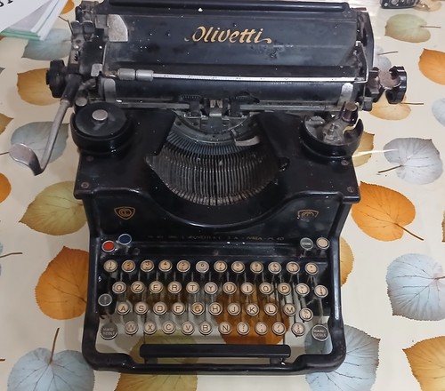 Macchina scrivere olivetti - da,