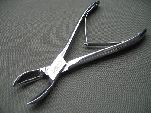 Pinza per taglio ossa pinza