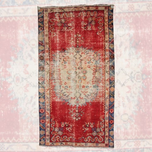 Tappeto rosso vintage fatto - , a