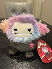 Squishmallows 5" FRUMPY il Bigfoot San Valentino 2025 Nero con Cuore Rosa