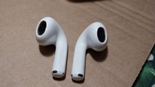 Apple AirPods 3a generazione con custodia lightining. Auricolare destro GUASTO