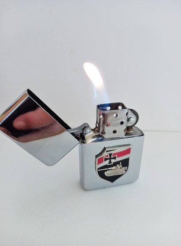 Accendino tipo zippo con