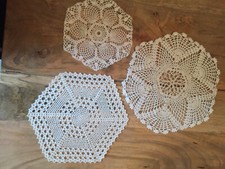 Centrini 3 pezzi esagonali fatte di pizzo ad uncinetto a mano bianco 
