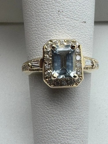 Anello solitario acquamarina
