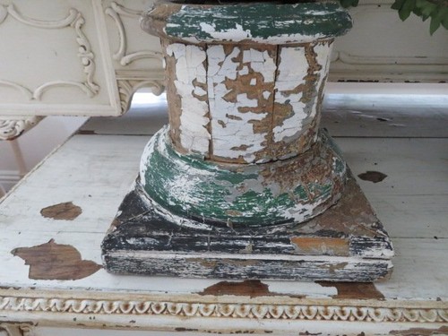 Vecchia colonna architettonica