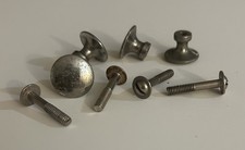 Tutti (4) tiranti e viti per pomelli per ante armadio - da Victrola Phonograph VV-XI (OEM)