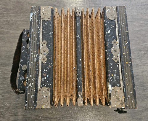 Antica fisarmonica marca