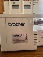 macchina taglia e cuci bianca