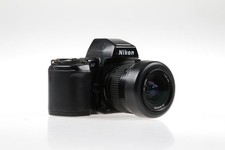 Nikon F-801s con Nikkor AF