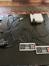 Console retro con minigiochi