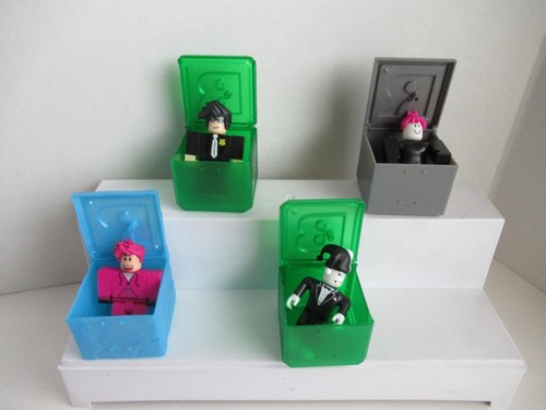 Roblox figures with plastic - 4,