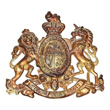 Vecchio antico stemma reale vintage in ottone del Regno Unito distintivo piatto