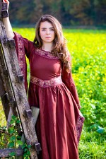 Elegante Viscosa Abito Rosso Burgund Medievale Abito Trompetenärmelkleid