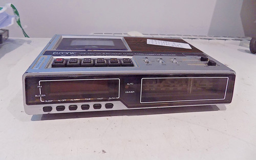 Cassetta radio orologio