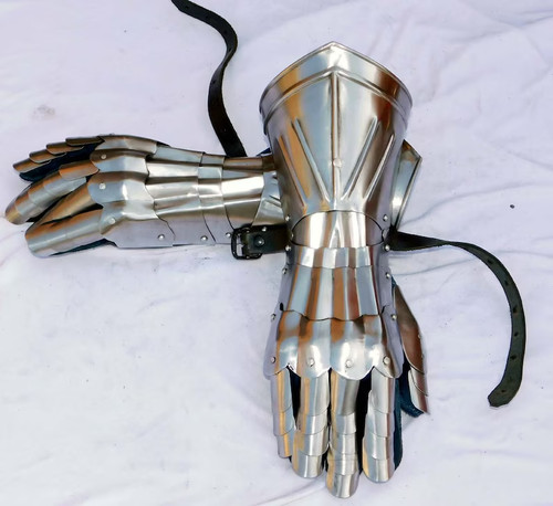 Medieval knight gauntlets - knight,