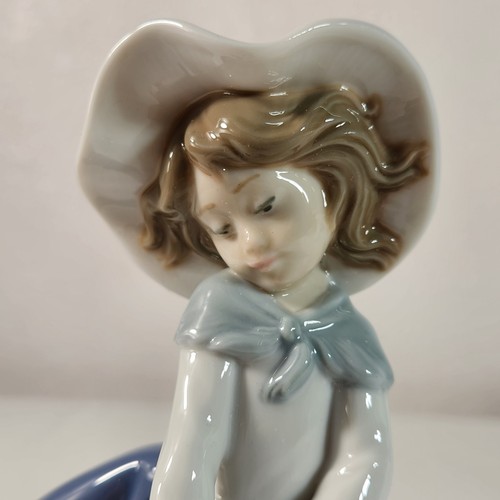 Lladro pretty pickings - "pretty, pickings"