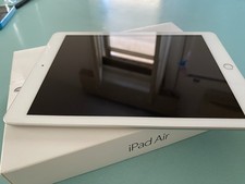 ipad 6A Generazione 32 GB wifi  colore argento  confezione orignale ottimo