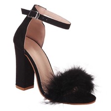  1 paio di sandali estivi da