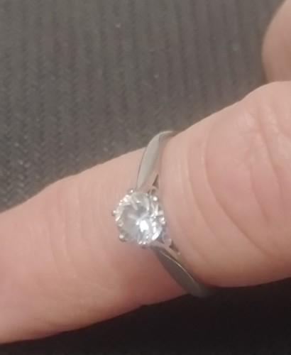 Anello solitario con diamante - solitario,