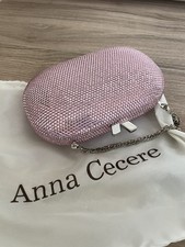 clutch Rosa completamente ricoperta di strass rosa di Anna Cecere