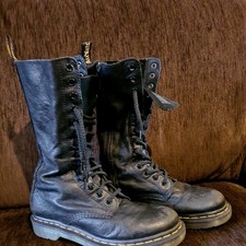 Stivali Dr. Martens neri metà