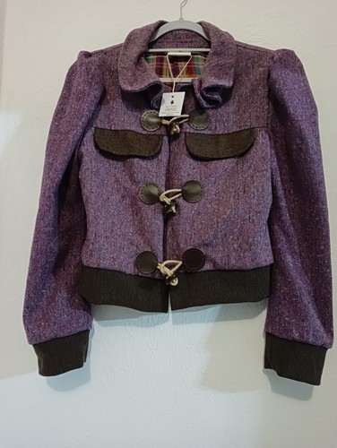 Giacca viola con alamari