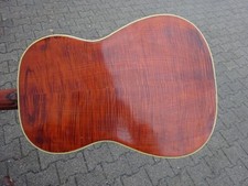 Vecchia chitarra acustica