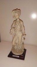 Statua Ragazzo In Abiti