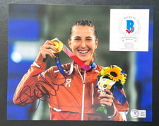 BELINDA BENCIC FOTO FIRMATA