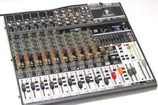 Mixer Behringer Xenyx X1832USB