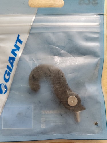 Gancio deragliatore gigante