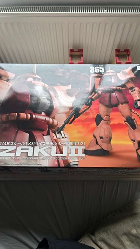 Mega gundam zaku - zaku,