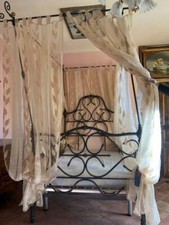 Antico letto in ferro battuto singolo epoca XIX secolo con baldacchino