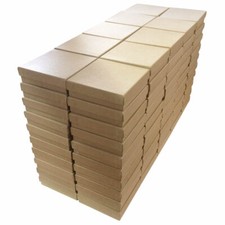 Scatole regalo piene di cotone