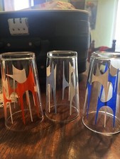 bicchieri acqua colorati