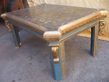 TAVOLINO LACCATO CON FREGI